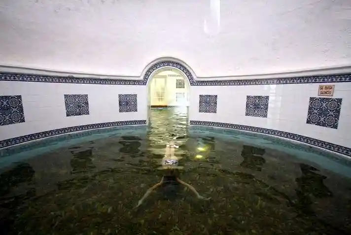 Zona de relajación del Balneario Alange