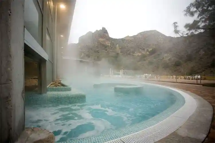 Piscinas exteriores del balneario