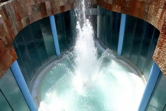 Piscina termal cubierta