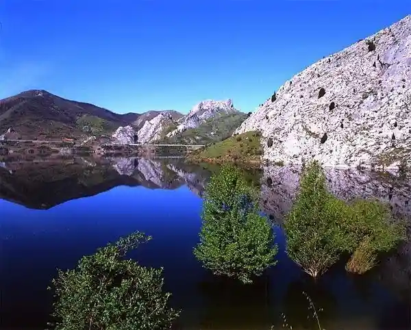 Paisajes de montaña junto al balneario